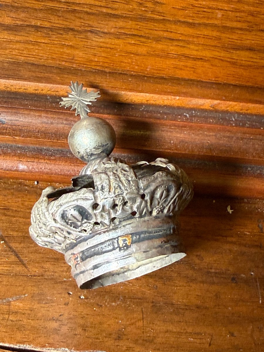 18th-century Chiseled Silver Crown  