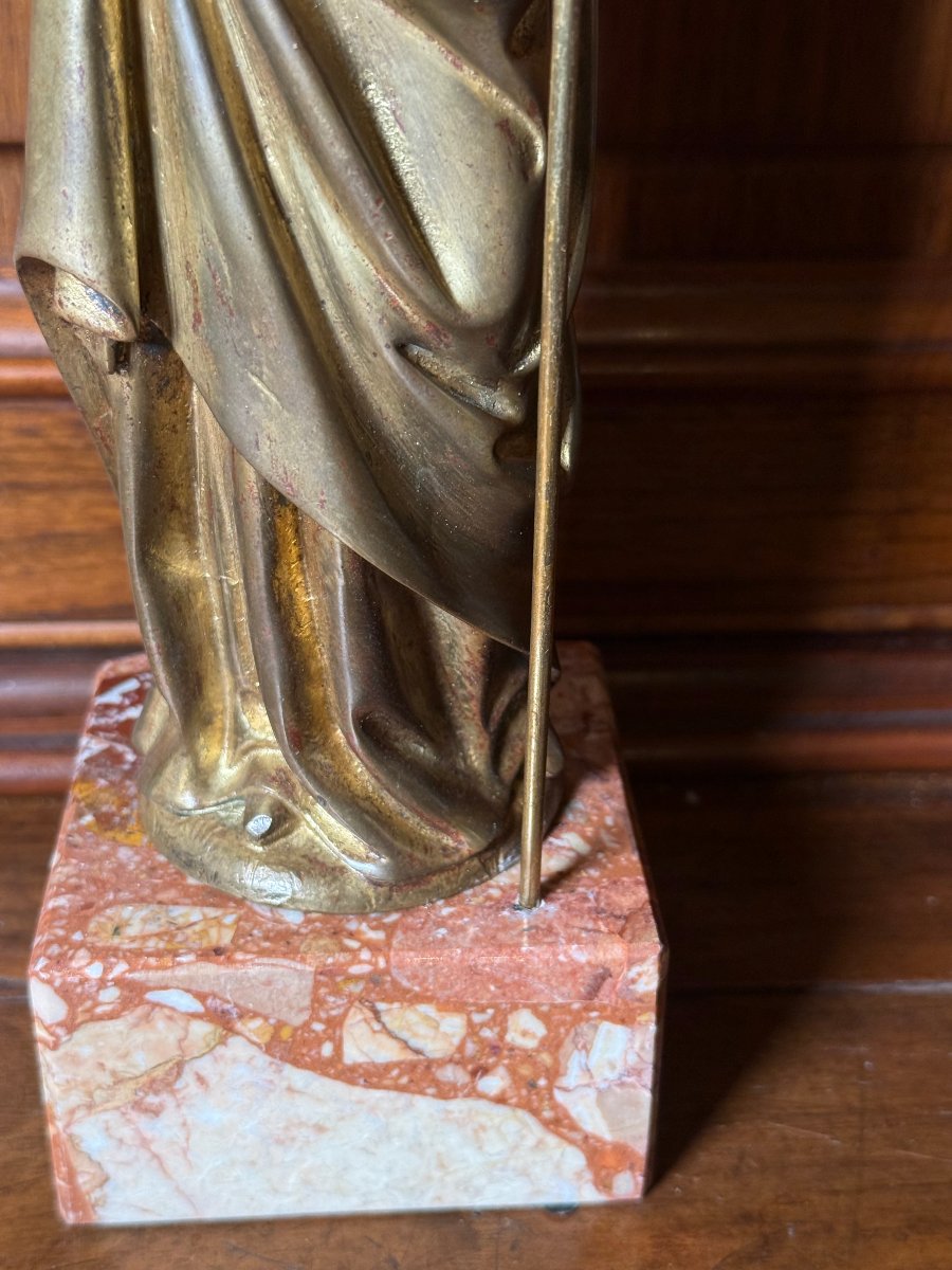 Statuette en bronze représentant un ange tenant dans sa main gauche un bâton relique-photo-4