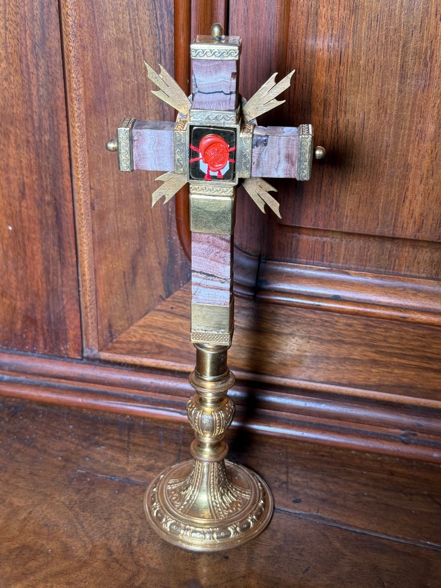 Staurothèque en onyx et bronze doré sur un socle circulaire travaillé et ciselé  -photo-2