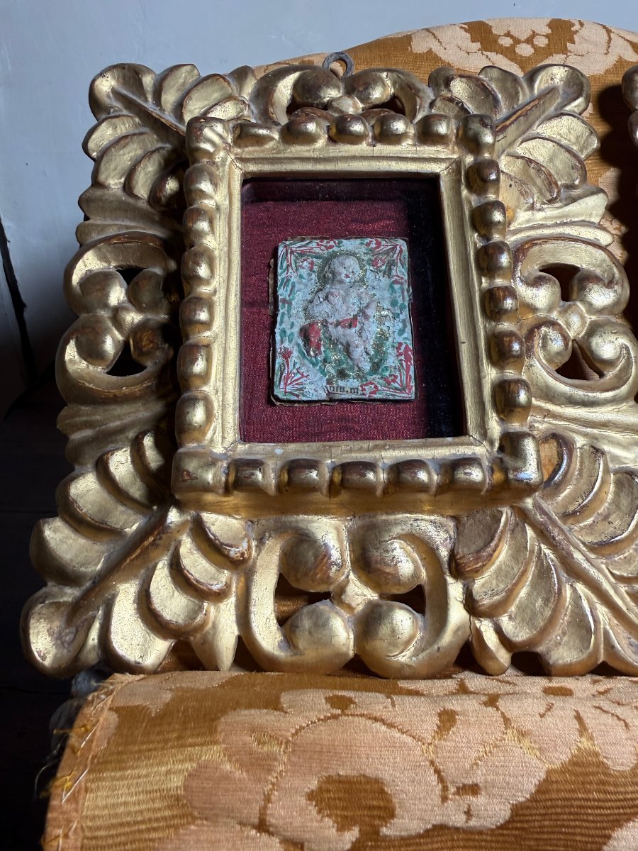 A Carved And Fine-gold-gilded Frame From The Late 17th To Early 18th Century Containing A Paste Of Saints