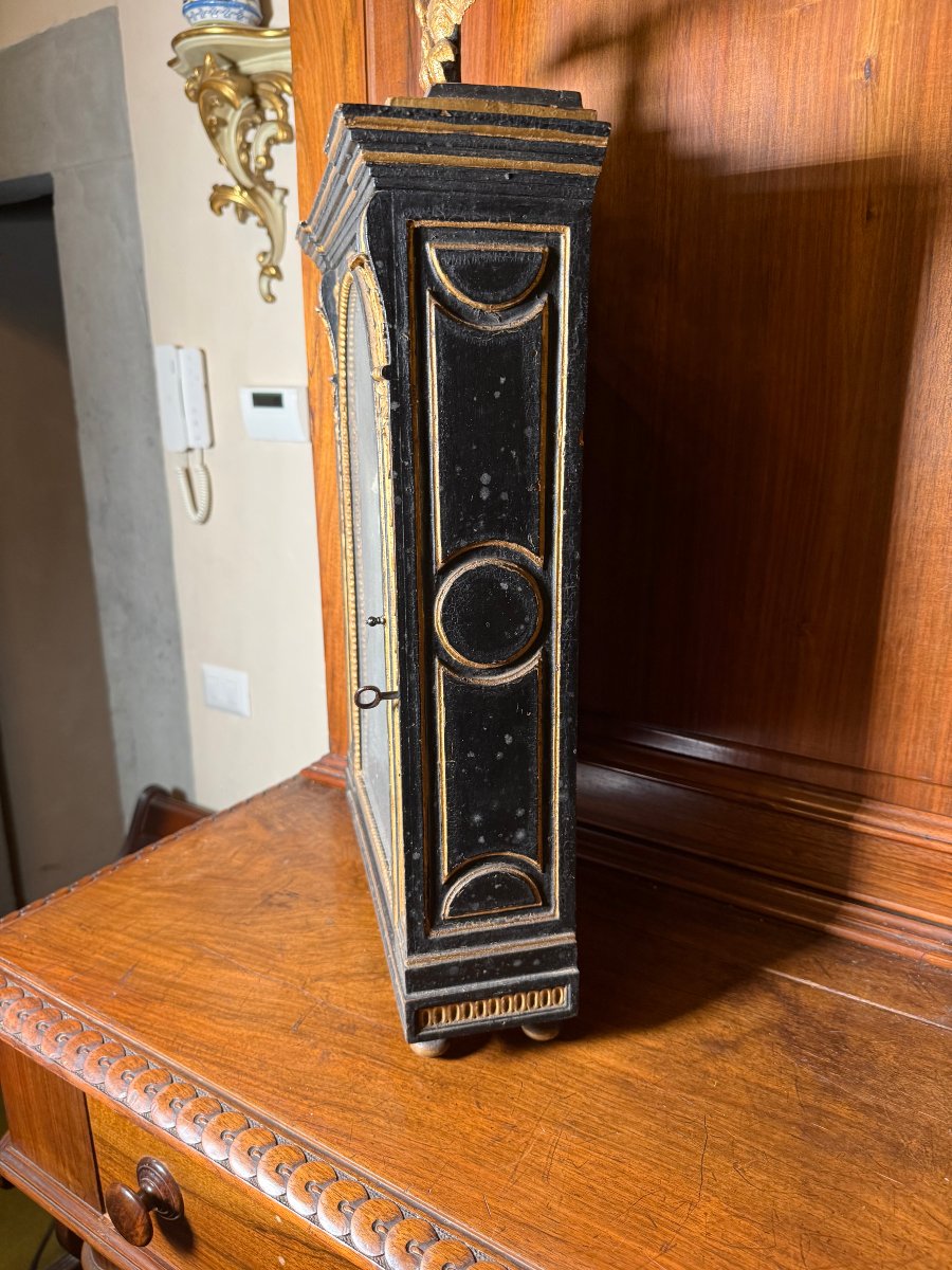 A Wooden Display Case Painted Ebony Black With Carvings In Pure Gold Depicting Christ In Ivory-photo-6