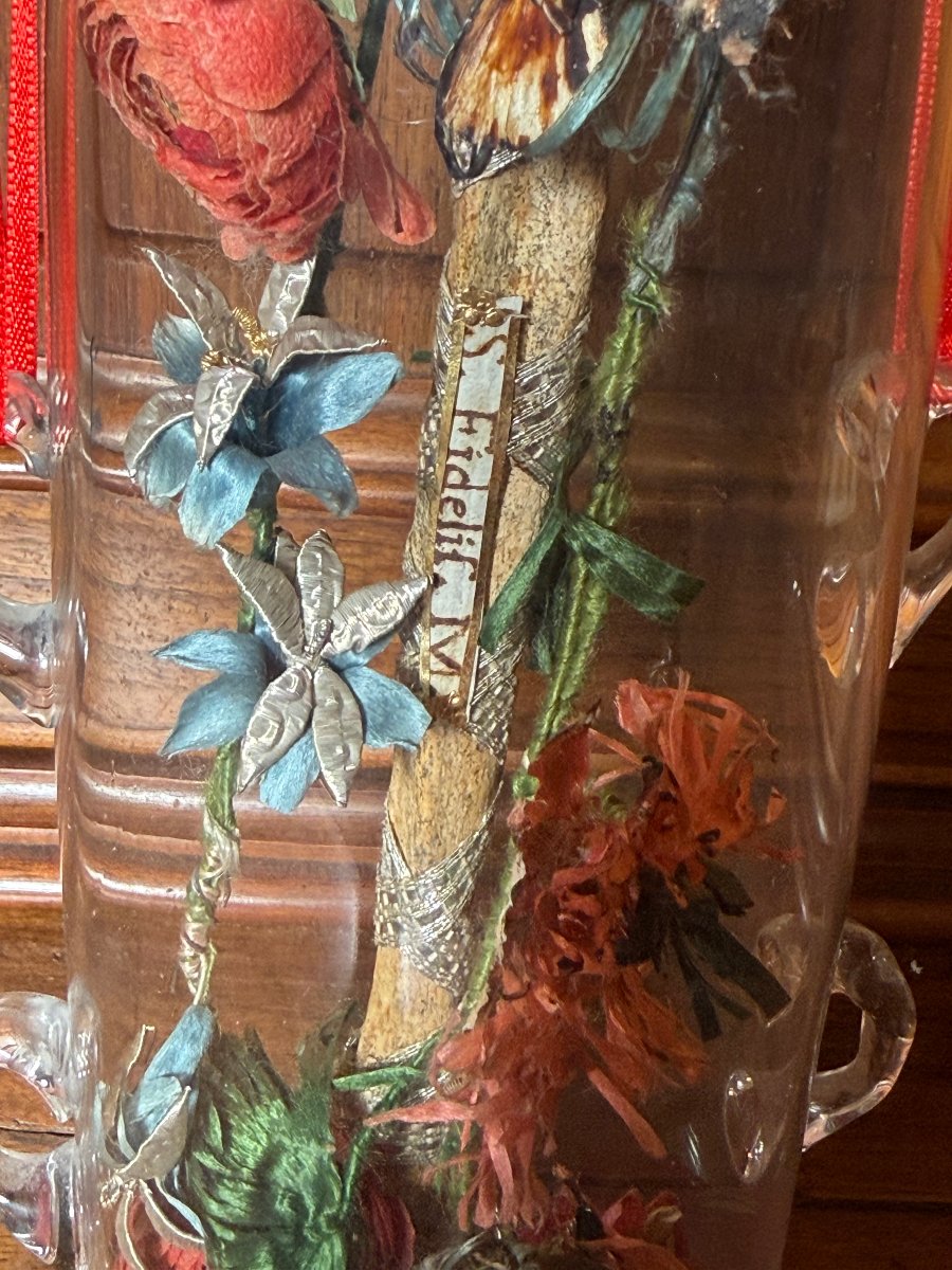 A 17th-century Vase Made Of Hand-blown And Hand-drawn Glass Containing The Relics Of St. Fedele-photo-2