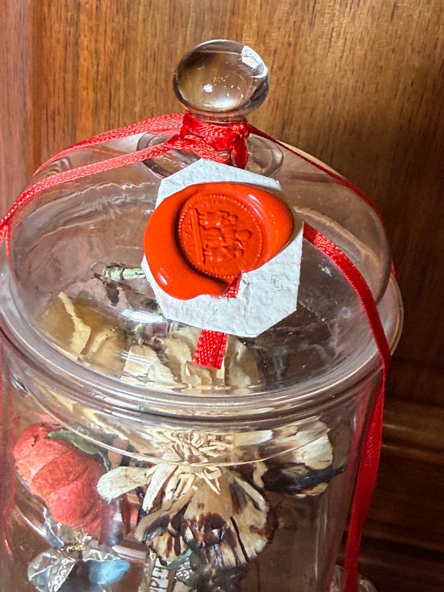 A 17th-century Vase Made Of Hand-blown And Hand-drawn Glass Containing The Relics Of St. Fedele-photo-4