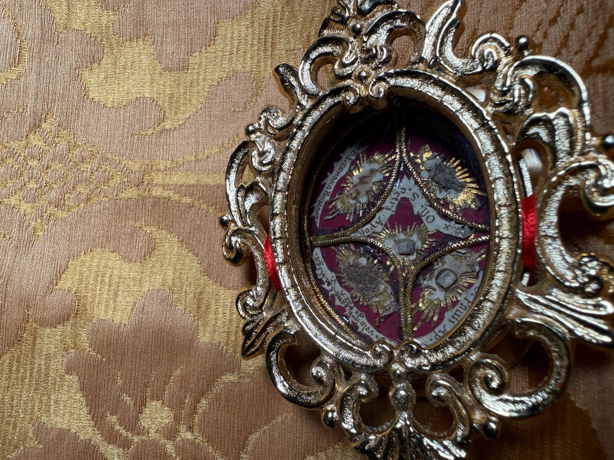 Display Case Containing The Relics Of St. Paul, St. Peter, Margaret Of Cort, Leonardo Da Porto Maur, And Magdalene De'