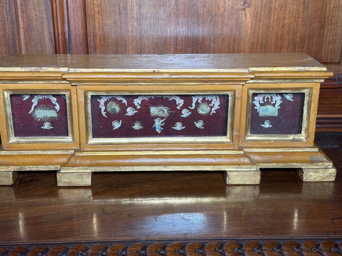 A 17th-century Gilded Wooden Box-shaped Reliquary Containing The Relics Of Five Saints