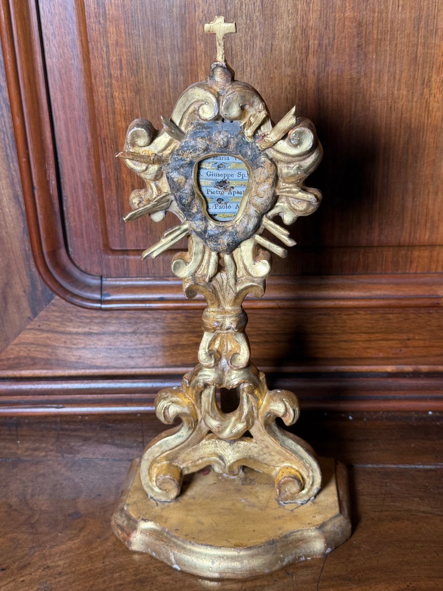 Reliquaire en bois sculpté et doré contenant les reliques du voile de Marie, de s.Pietro, Paolo