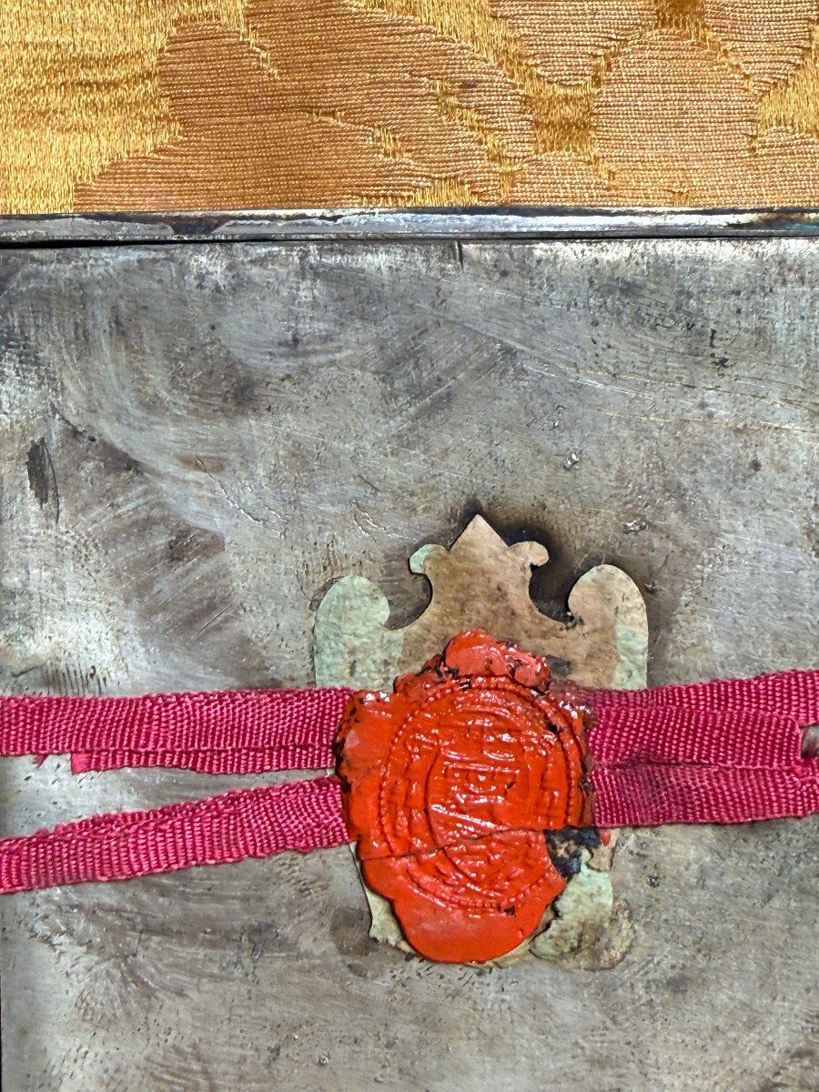 Metal Reliquary Housed In A Small Walnut Box Containing 9 Relics, Including The Holy Cross -photo-4