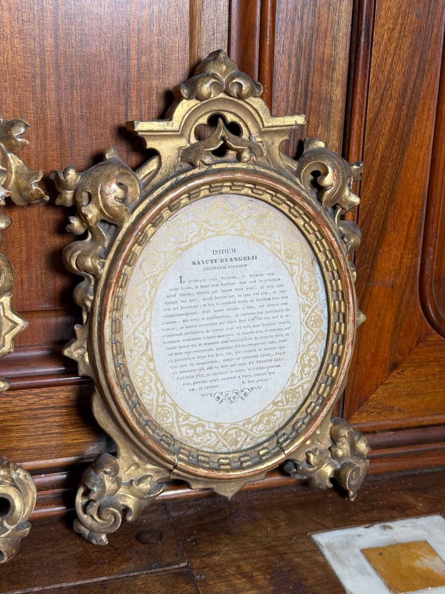 Triptyque de retable de style gothique, datant du milieu du XIXe siècle, sculpté et doré -photo-3