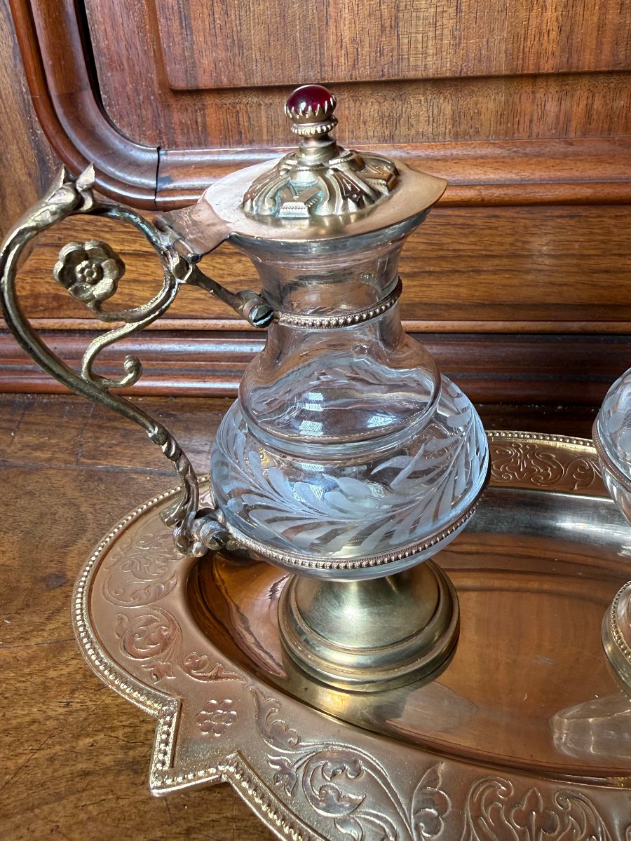 Paire de burettes en cristal taillé montés sur supports en laiton avec leur soucoupe-photo-3