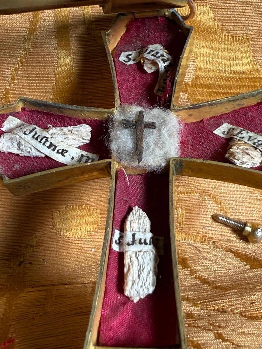 A Gold-plated Silver Pectoral Cross Containing Relics Of The Holy Cross And Four Other Saints -photo-3