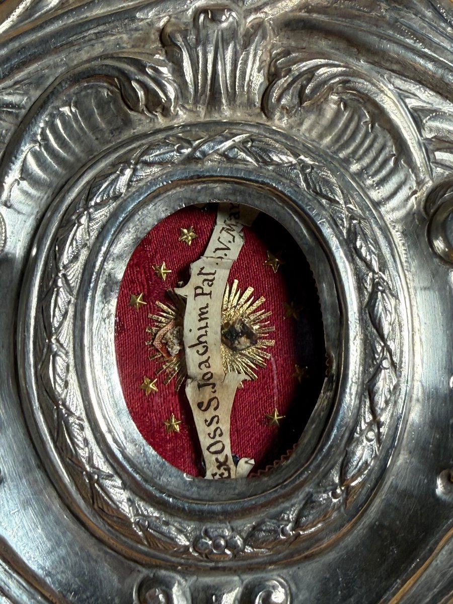 Reliquaire en argent repoussé contenant les reliques de saint Jean-Baptiste, père de la Vierge -photo-2