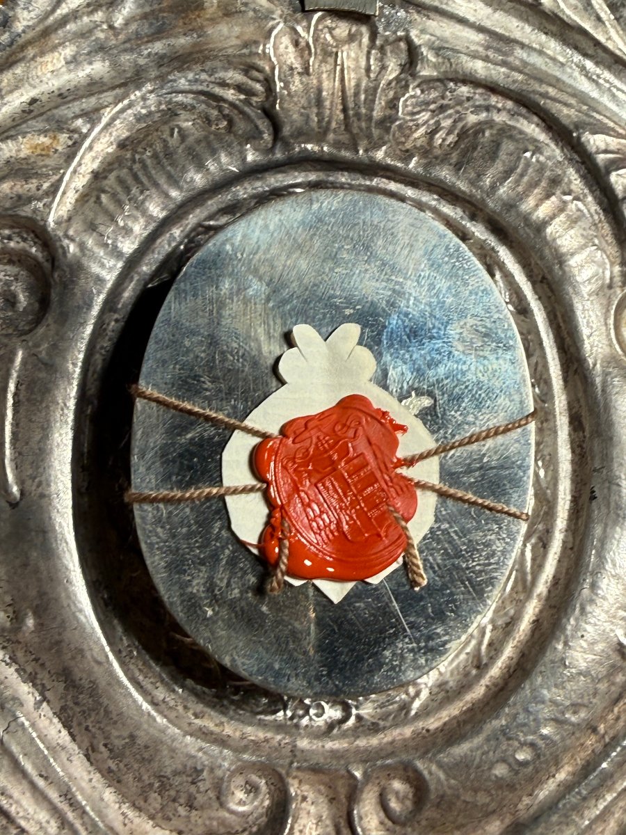 Reliquaire en argent repoussé contenant les reliques de saint Jean-Baptiste, père de la Vierge -photo-4