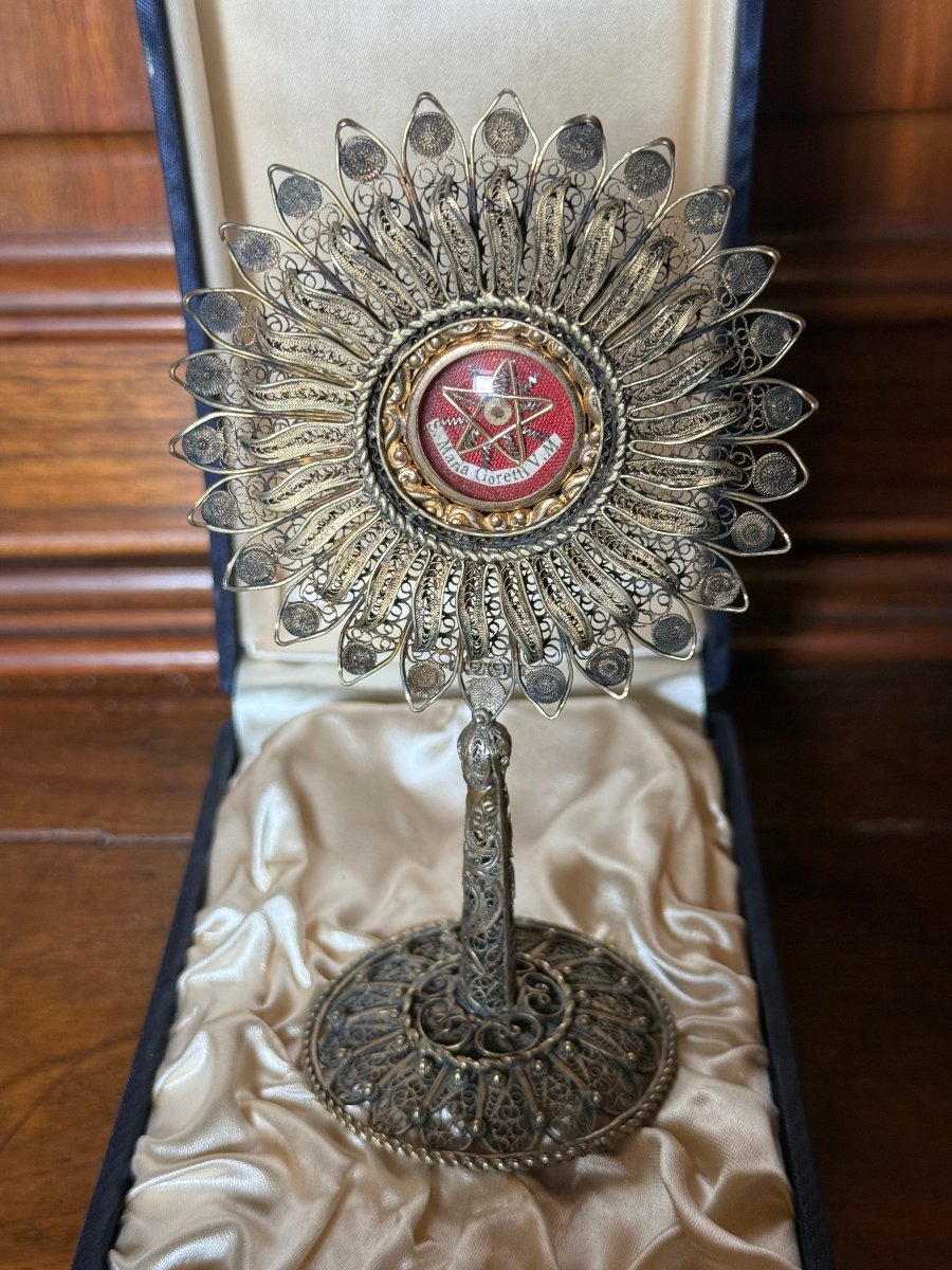 Reliquaire en filigrane d'argent contenant les reliques de sainte Maria Goretti, dans son écrin-photo-2