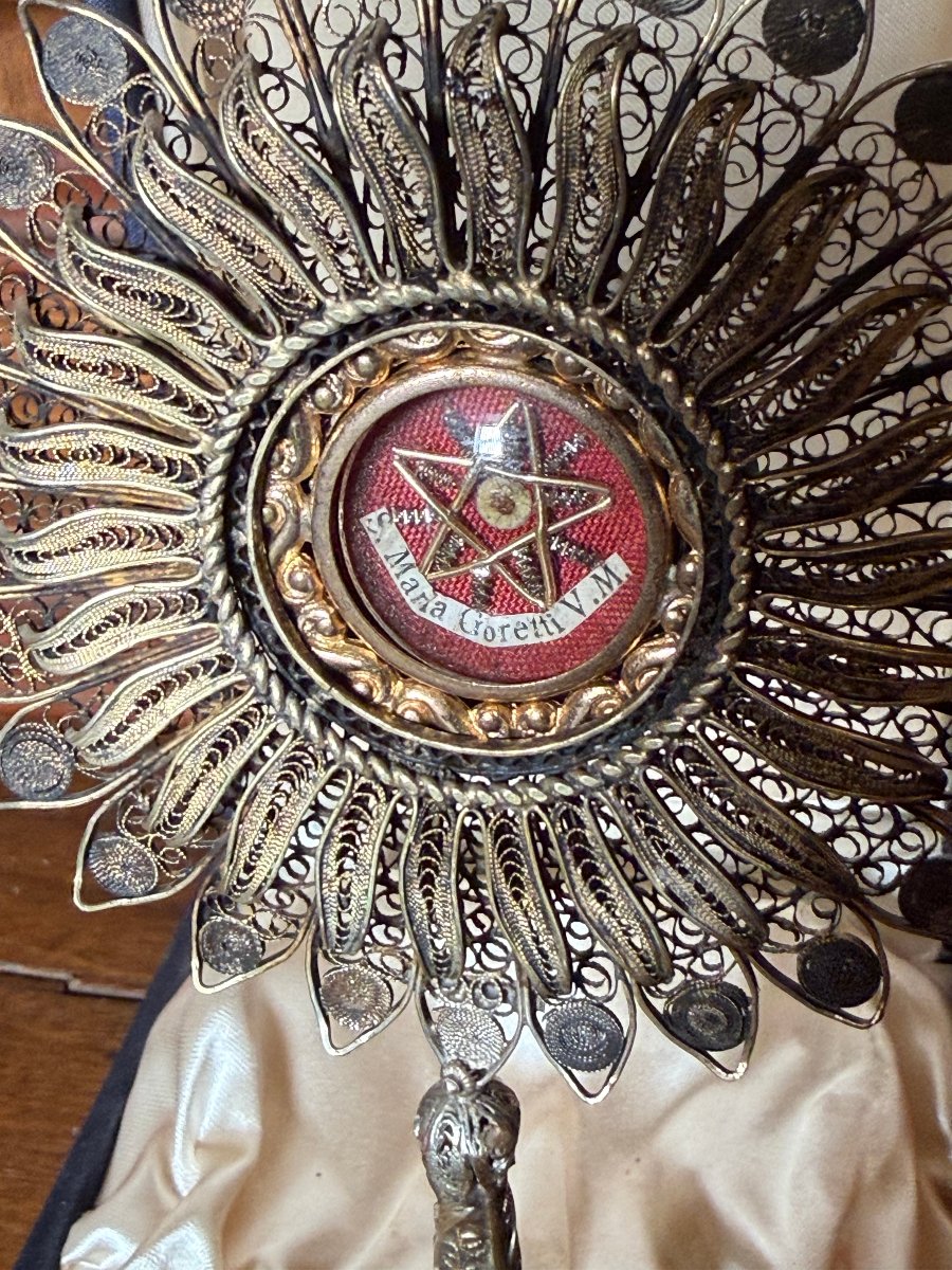 Reliquaire en filigrane d'argent contenant les reliques de sainte Maria Goretti, dans son écrin-photo-3