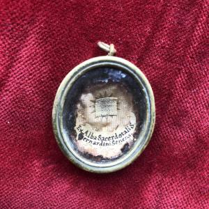 RELIQUAIRE DE LA VESTE DE SAINT BERNARDIN DE SIENNE 