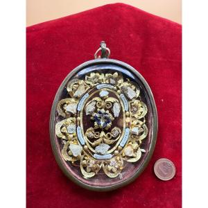 Oval Reliquary With Fragments Of 18 Saints Plus The Holy Cross Of Our Lord Jesus Christ.  