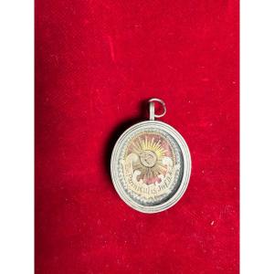 Reliquaire contenant un fragment des langes de l'Enfant Jésus  