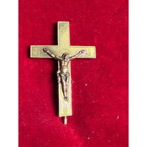 Croix-reliquaire dorée au mercure contenant plusieurs reliques  