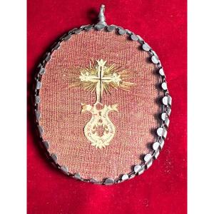 Reliquaire en argent de la Sainte Croix de Notre Seigneur Jésus-Christ.  