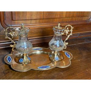Coquillages en bronze doré, émail et cristal taillé, avec leurs soucoupes.