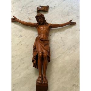 Crucifix en bois sculpté avec son parchemin