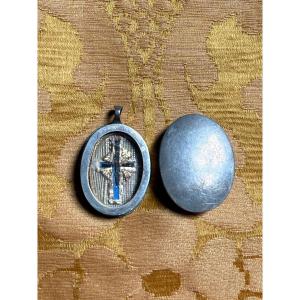 Silver Casket With A Clasp Containing A Relic Of The Holy Cross