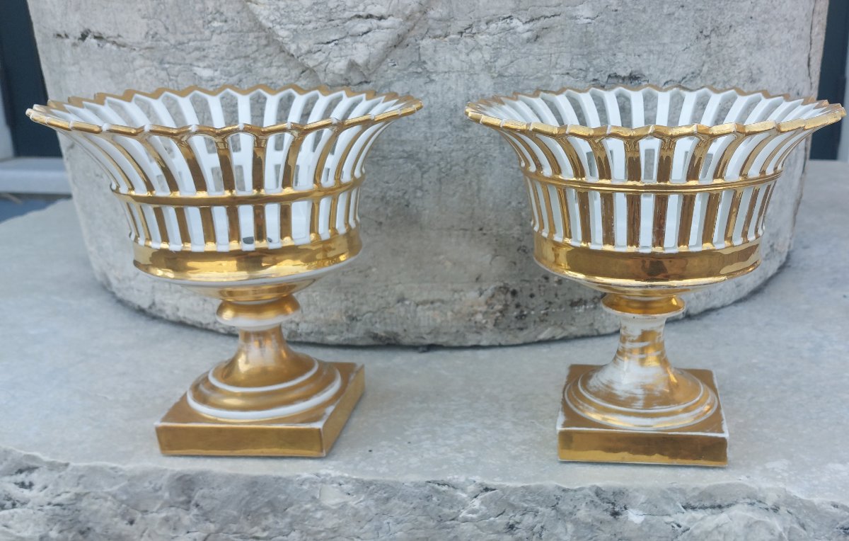 Paire de corbeilles en porcelaine dorée de Sèvres – XIXe siècle