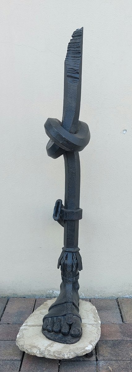 Jambe avec caliga et armure en fer – Élément sculptural décoratif