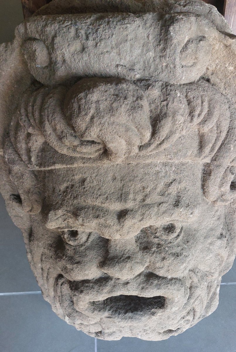 Mascaron en marbre de pépérin — XVIe siècle-photo-2