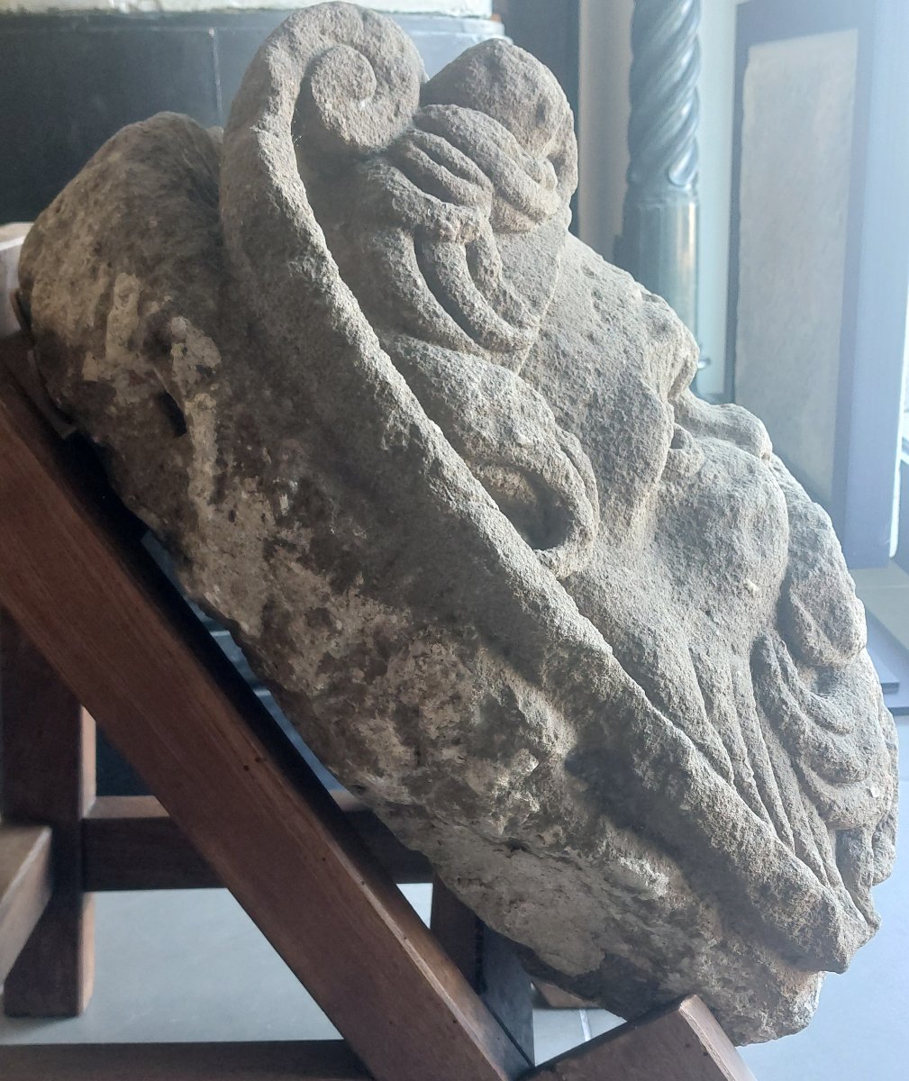 Mascaron en marbre de pépérin — XVIe siècle-photo-3