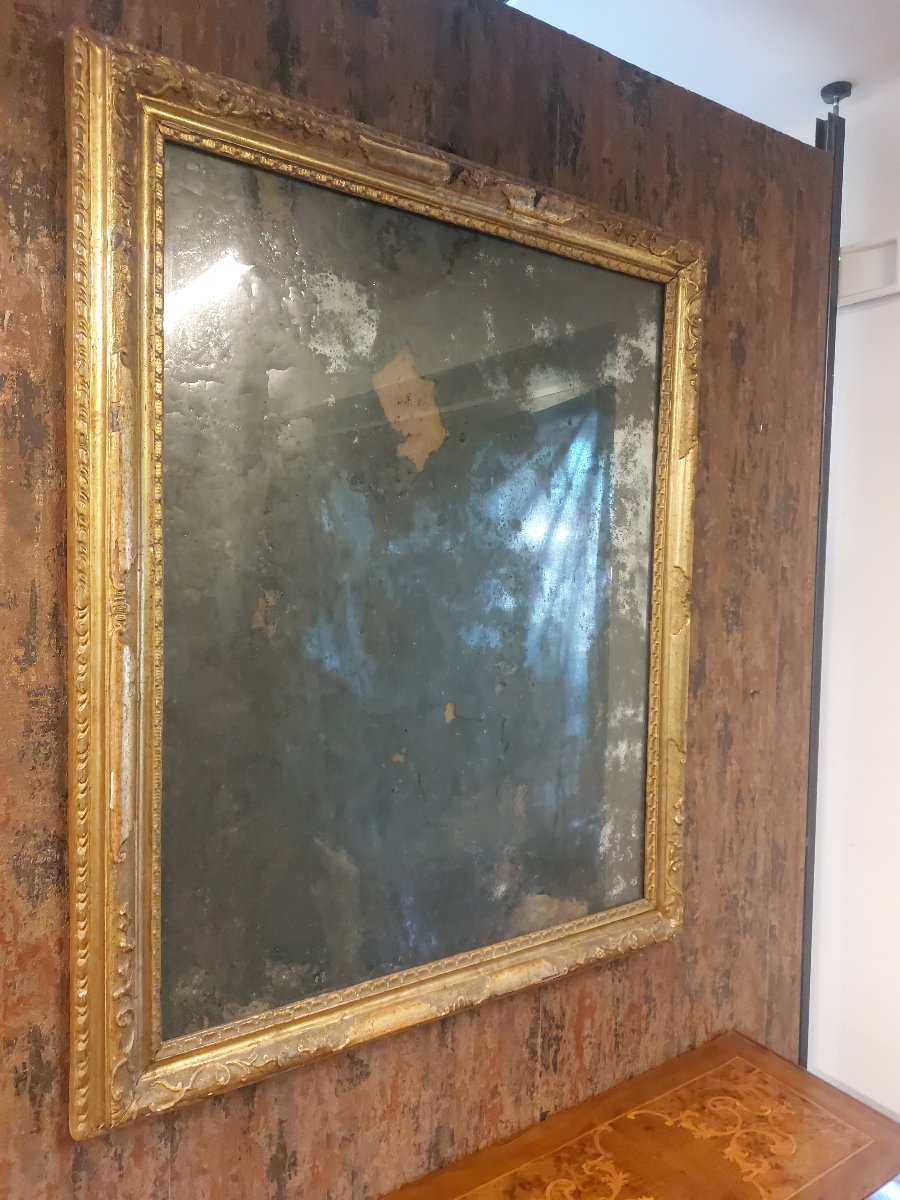  Élégan miroir vénitien du XVIIIe siècle en bois sculpté et doré