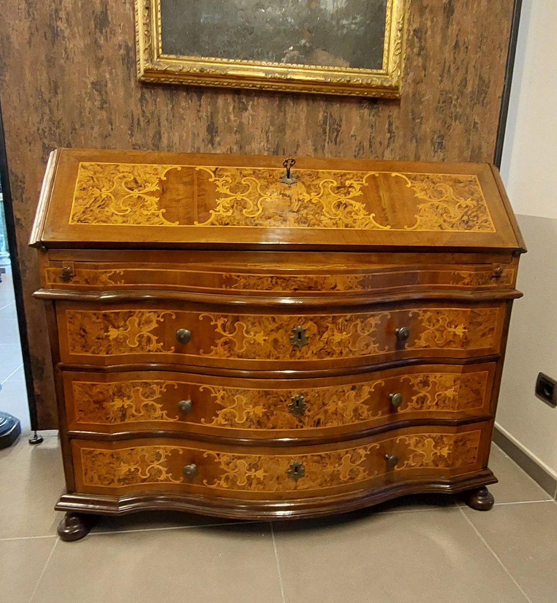 Slant-front Bureau – 18th-century Inlaid Walnut Burl Bureau-photo-2