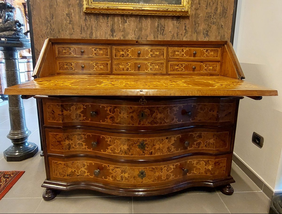 Slant-front Bureau – 18th-century Inlaid Walnut Burl Bureau-photo-3