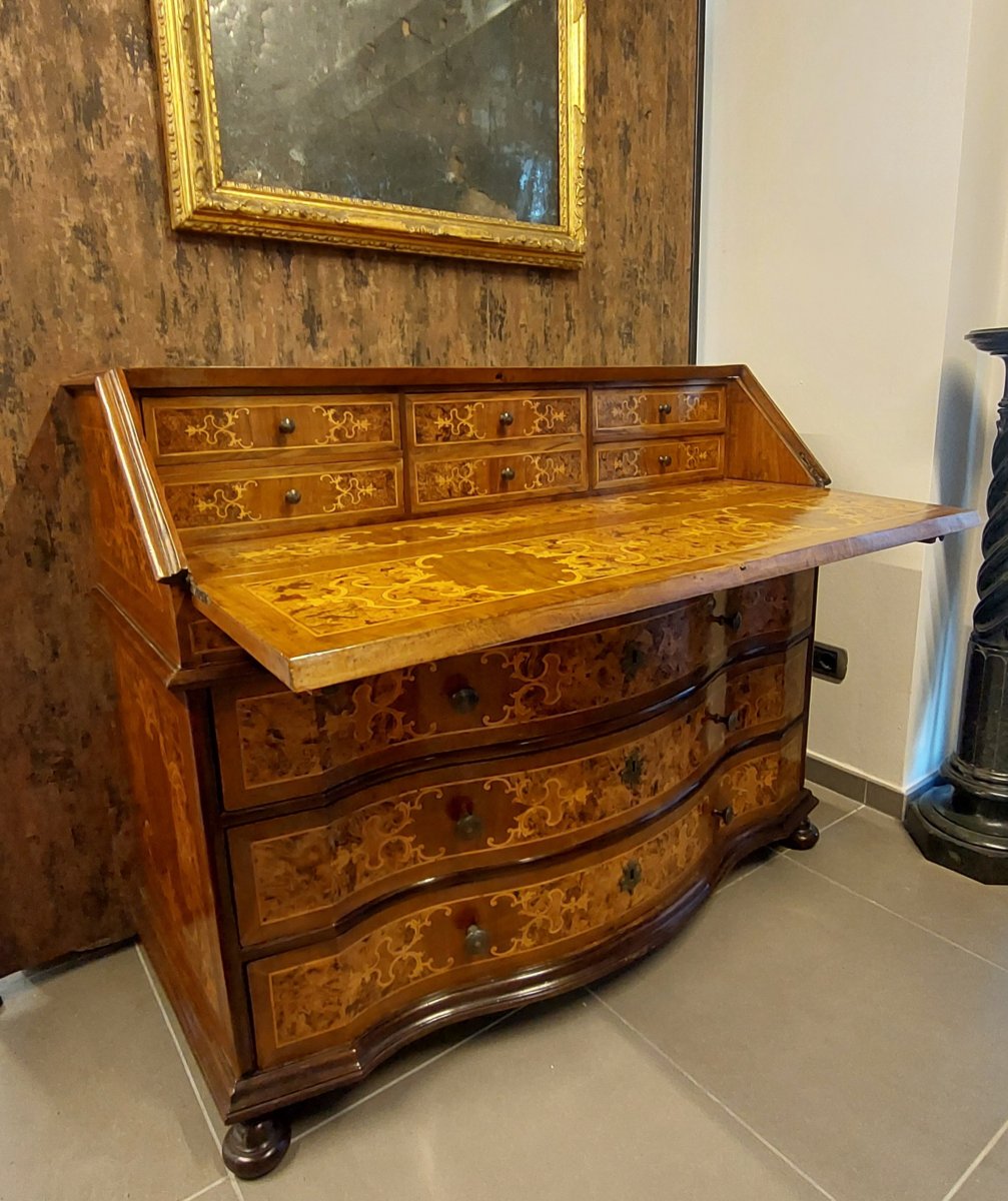 Slant-front Bureau – 18th-century Inlaid Walnut Burl Bureau