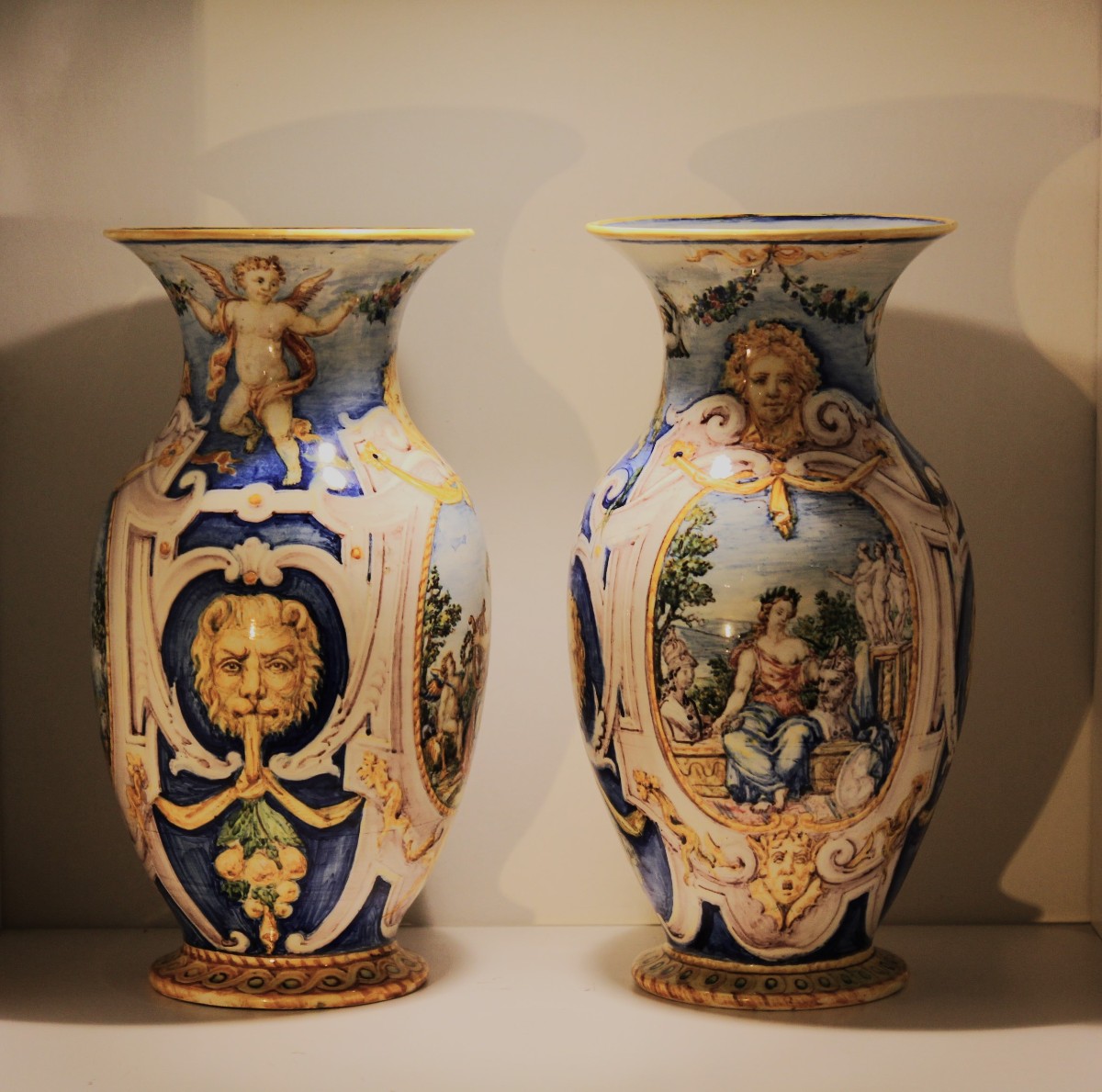 PAIRE DE VASES ALLÉGORIQUES DES ARTS