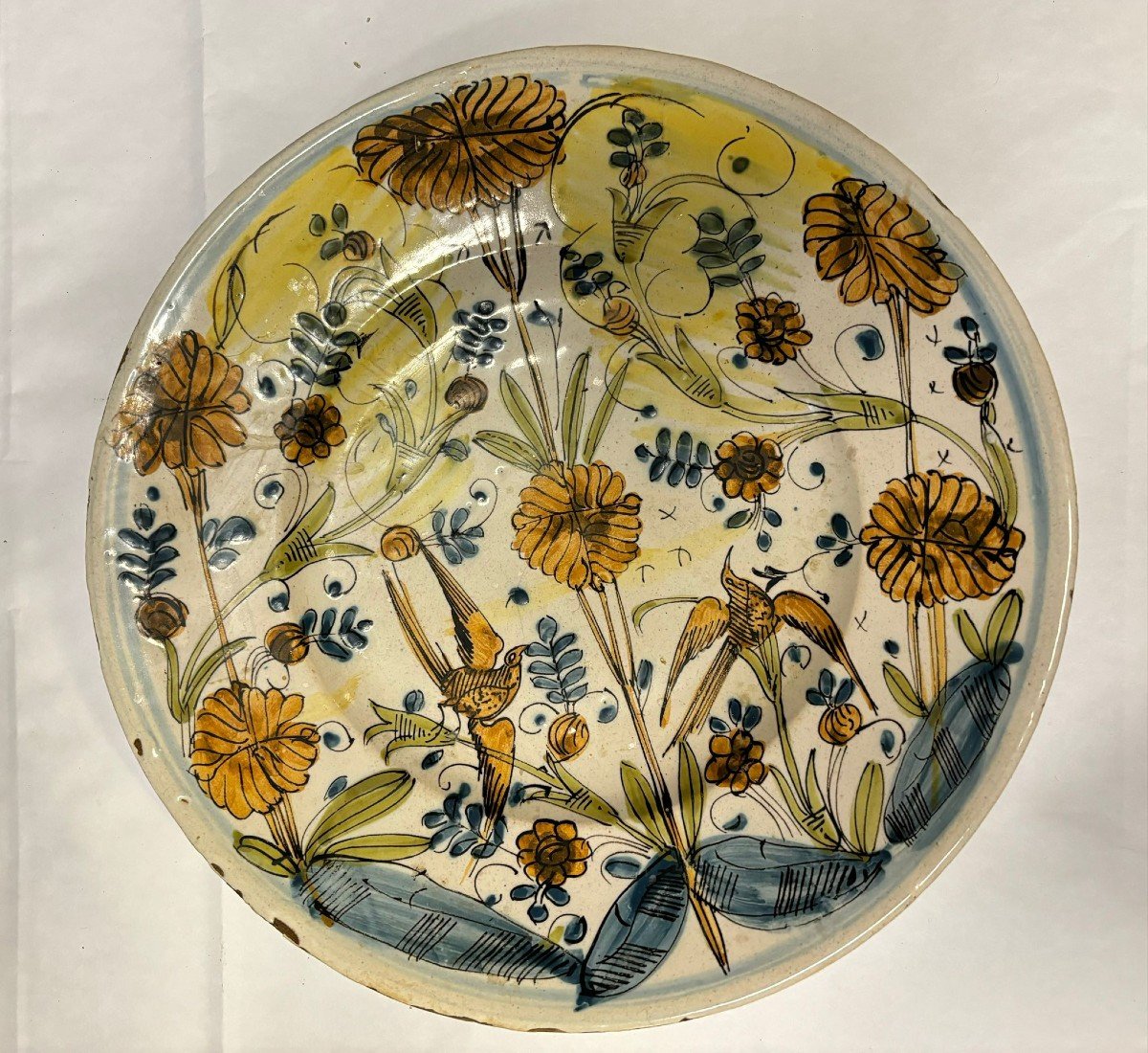 Assiette En Faïence Du XVIIe Siècle