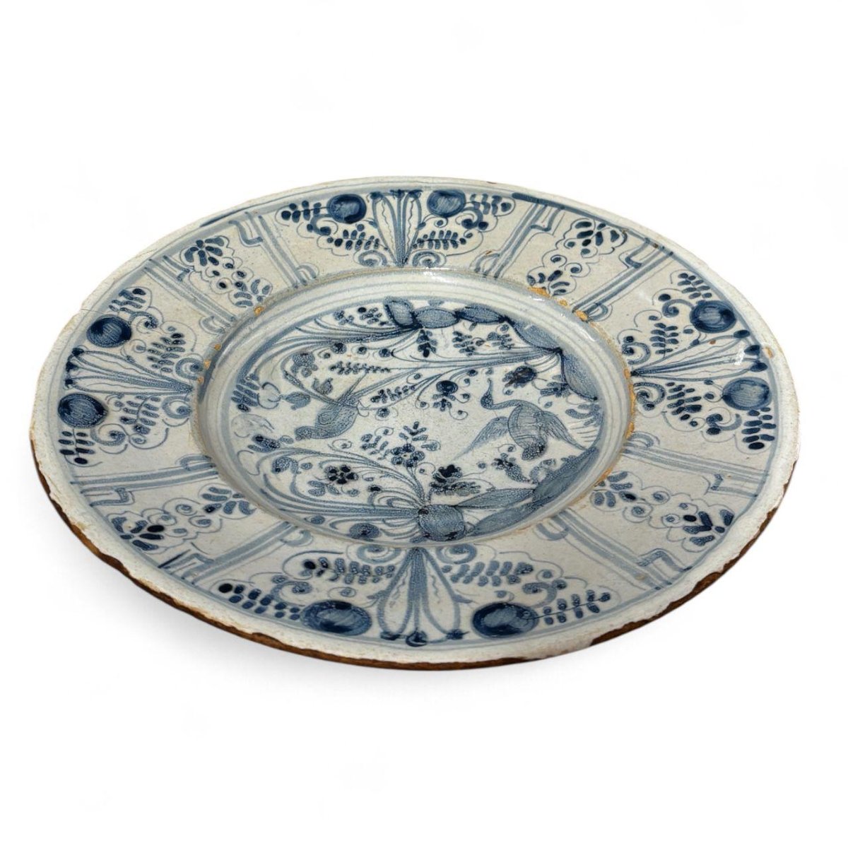 Assiette en majolique du début du XVIIIe siècle-photo-2