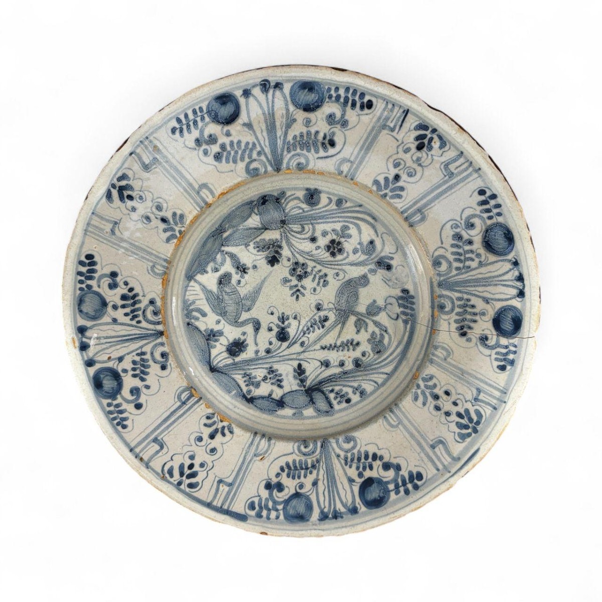 Assiette en majolique du début du XVIIIe siècle