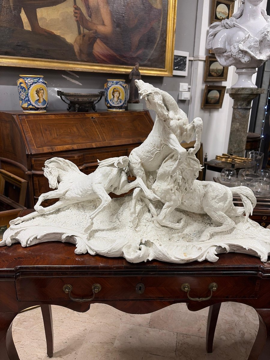 Groupe sculptural représentant un combat de chevaux – début du XXe siècle-photo-3