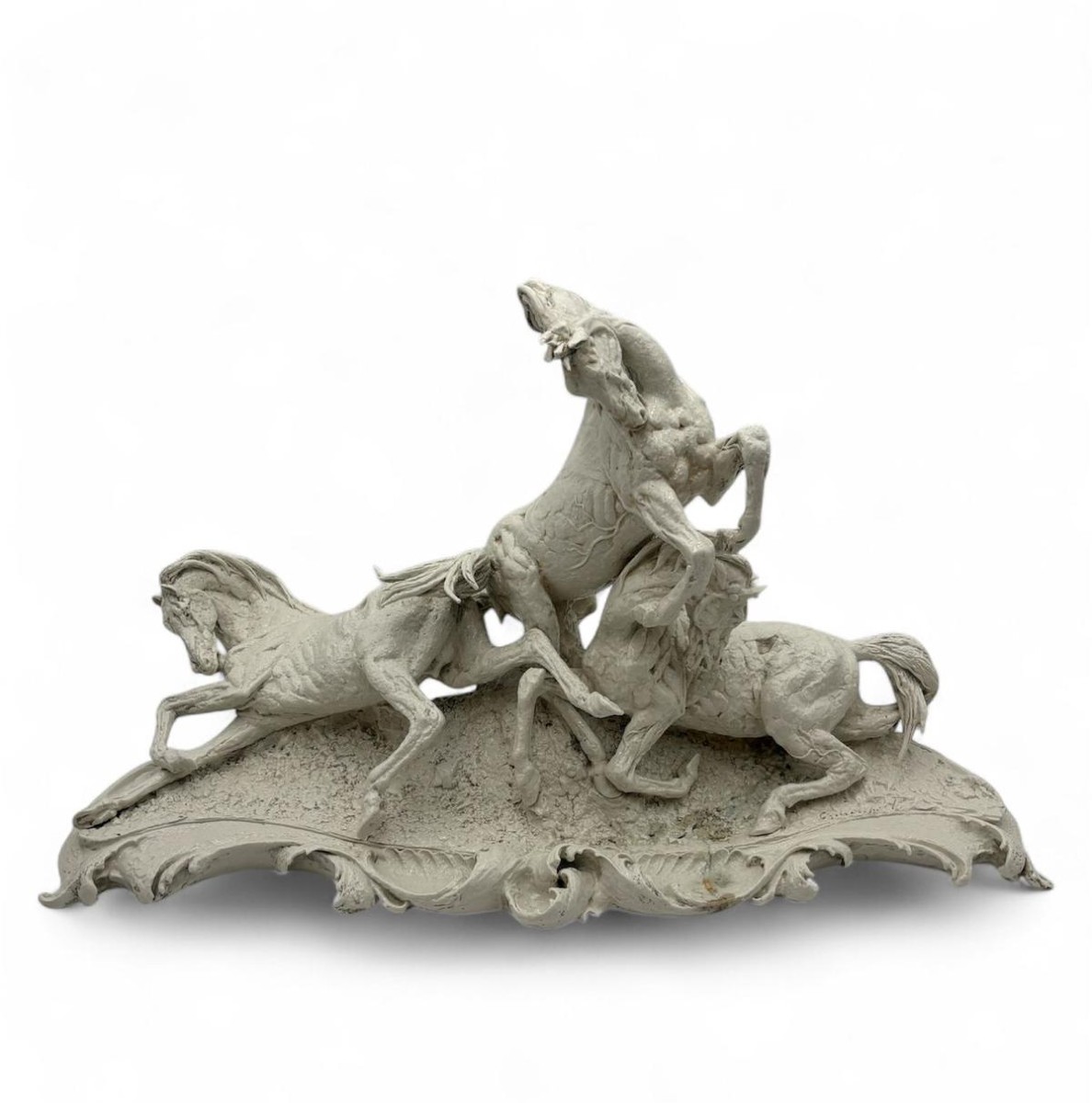 Groupe sculptural représentant un combat de chevaux – début du XXe siècle
