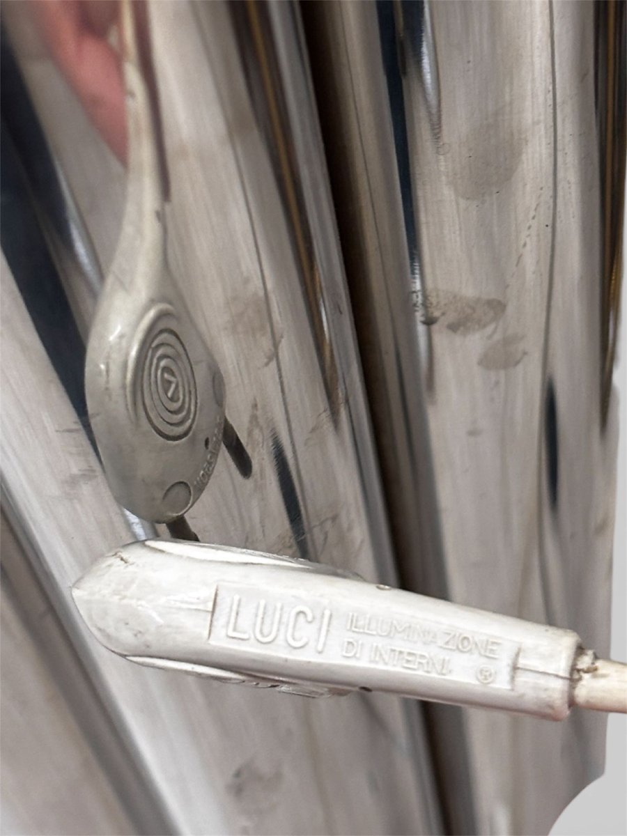 Lampadaire italien des années 1960 en métal chromé et verre opale – fabriqué à Milan-photo-4