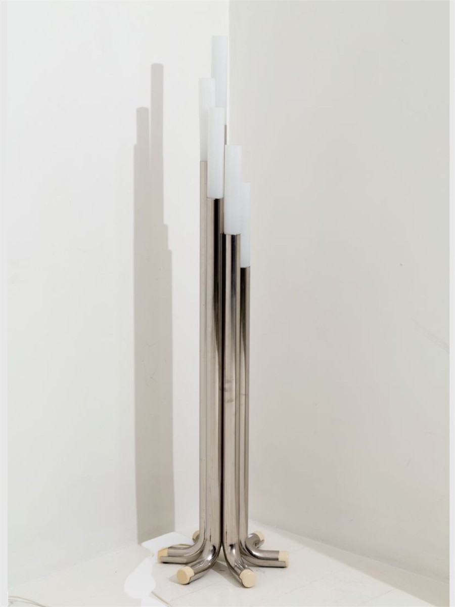 Lampadaire italien des années 1960 en métal chromé et verre opale – fabriqué à Milan