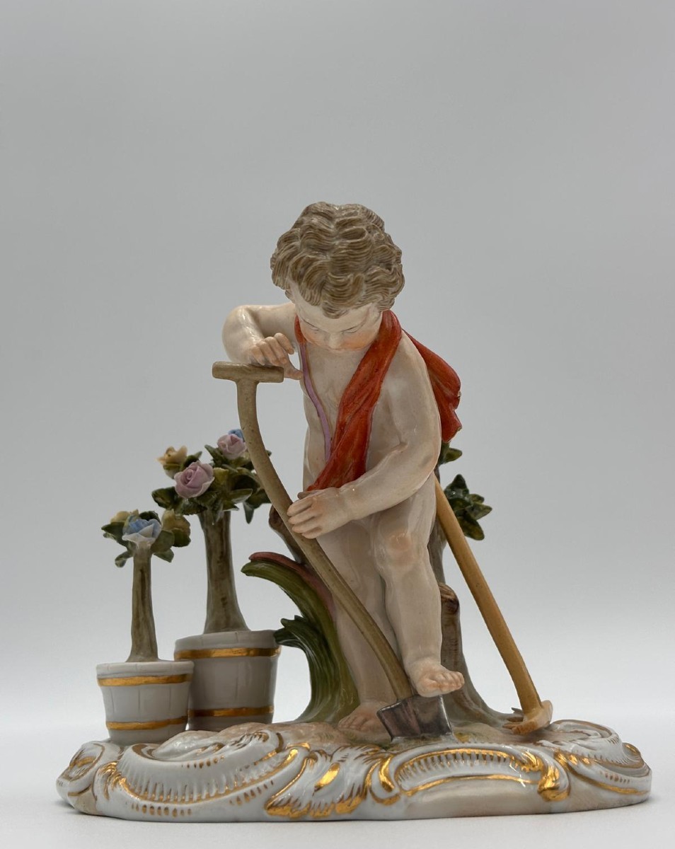  Chérubin de jardinage signé Acier – Meissen