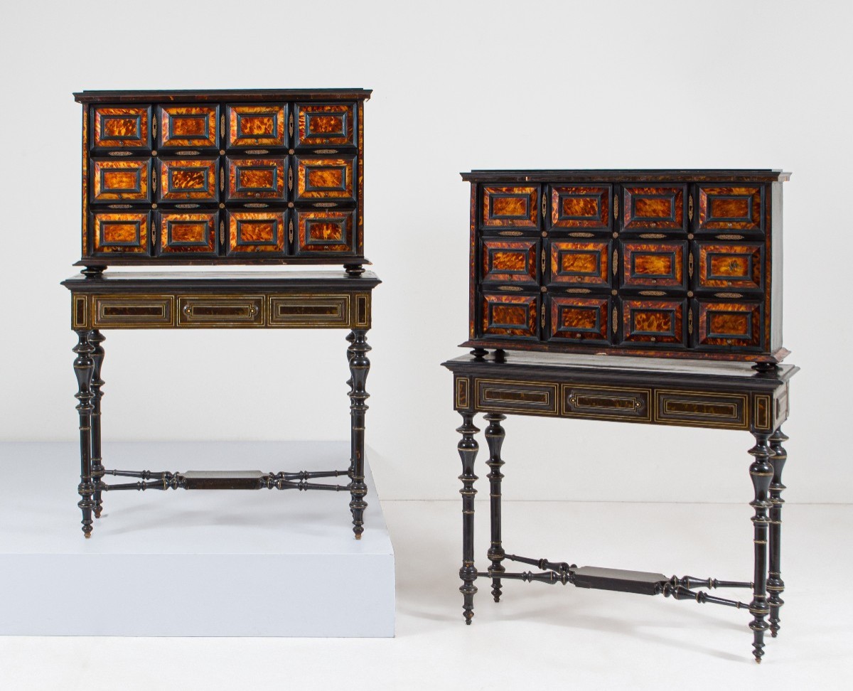 Paire de meubles à monnaie en bois noirci et tortue marine de la fin du XVIIIe siècle