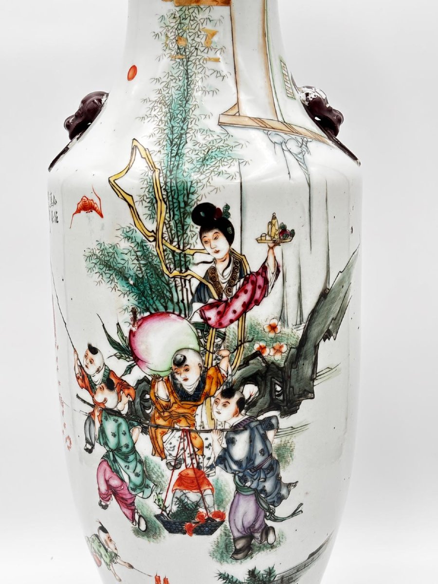 Vase en porcelaine chinoise orné de scènes figuratives et de calligraphie – Chine, début du XXe-photo-4