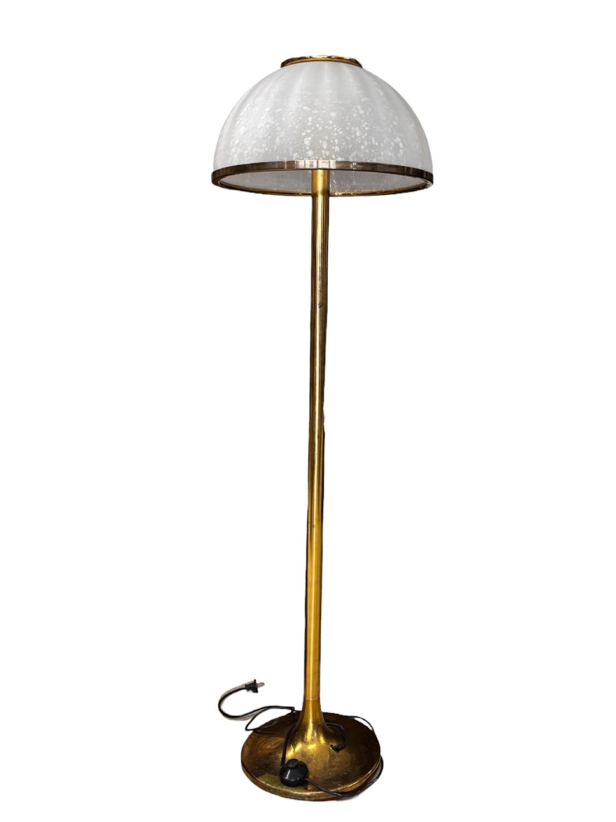 Lampadaire italien avec abat-jour en verre texturé en forme de dôme, années 1970