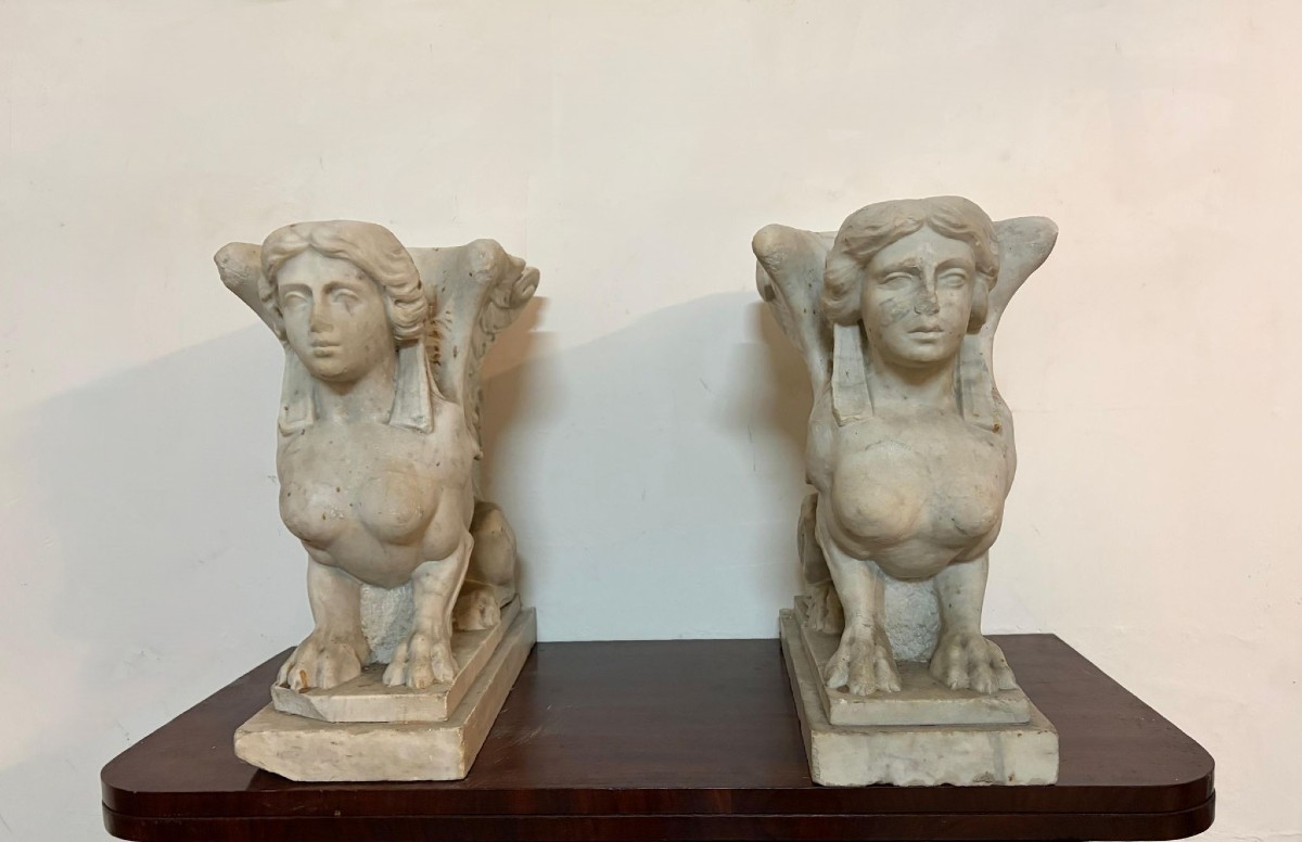 Paire de sphinx ailés en marbre – Seconde moitié du XVIIIe siècle
