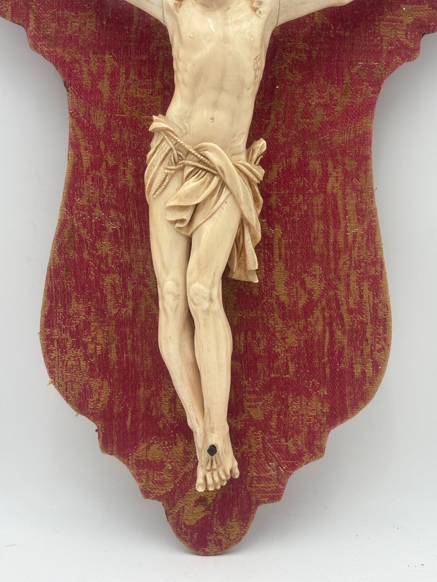 Grand Christ en ivoire sculpté du XVIIIe siècle-photo-2