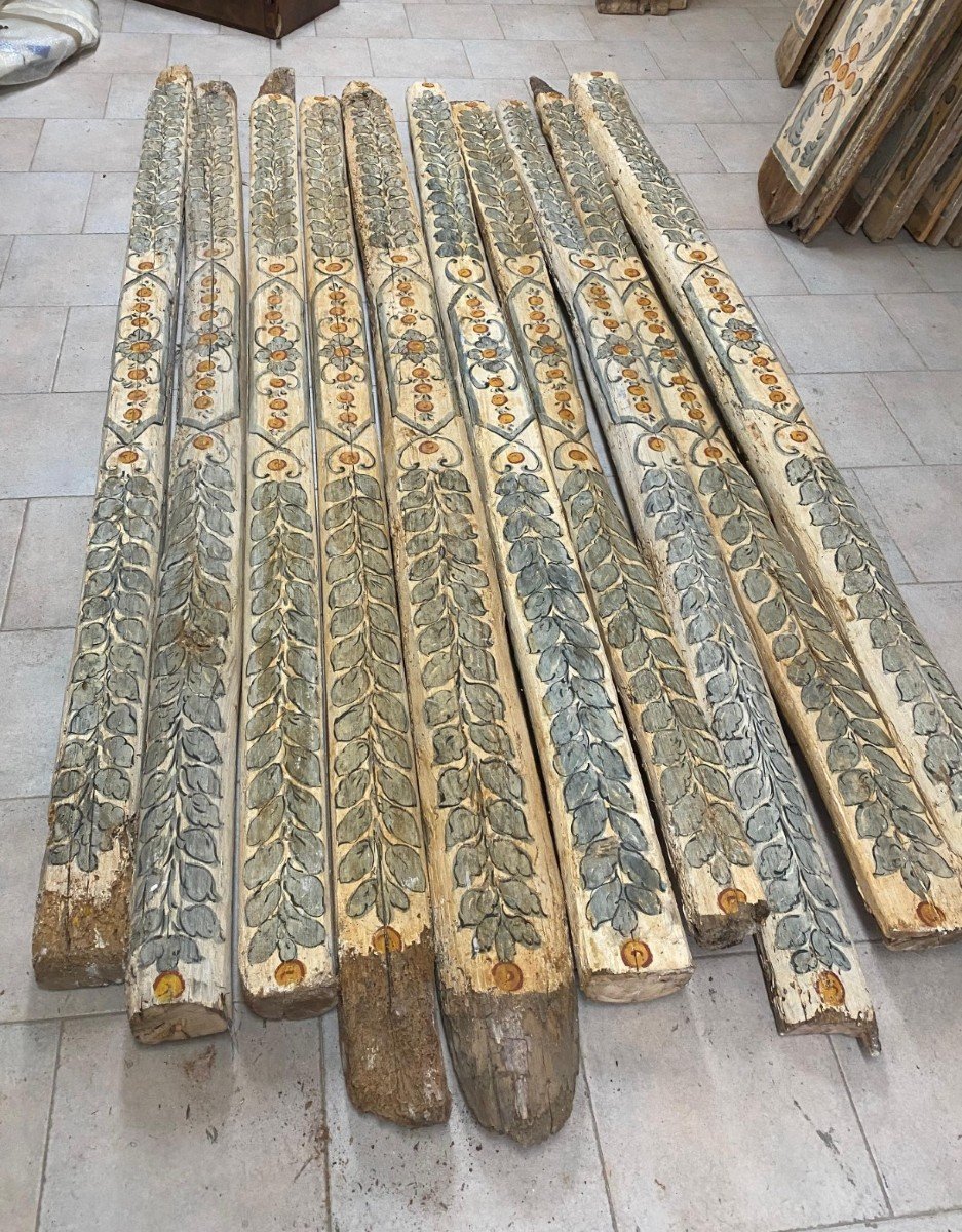 Poutres anciennes en bois peint-photo-2