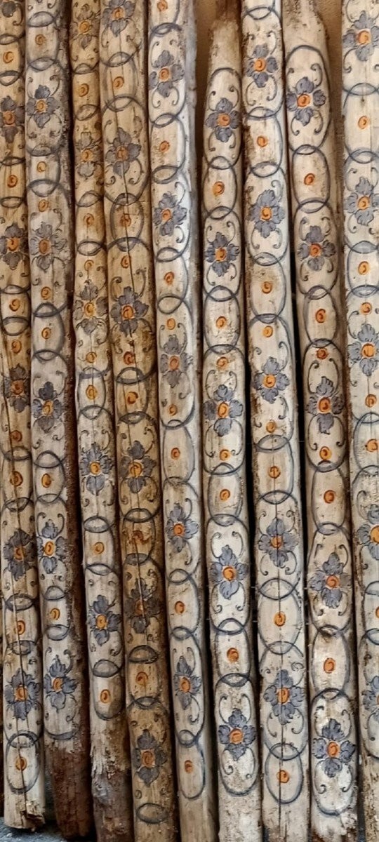Poutres anciennes en bois peint